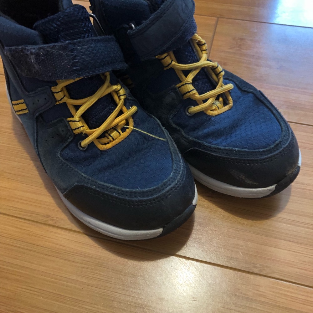 Boots for 5 year old. Clark’s Air.